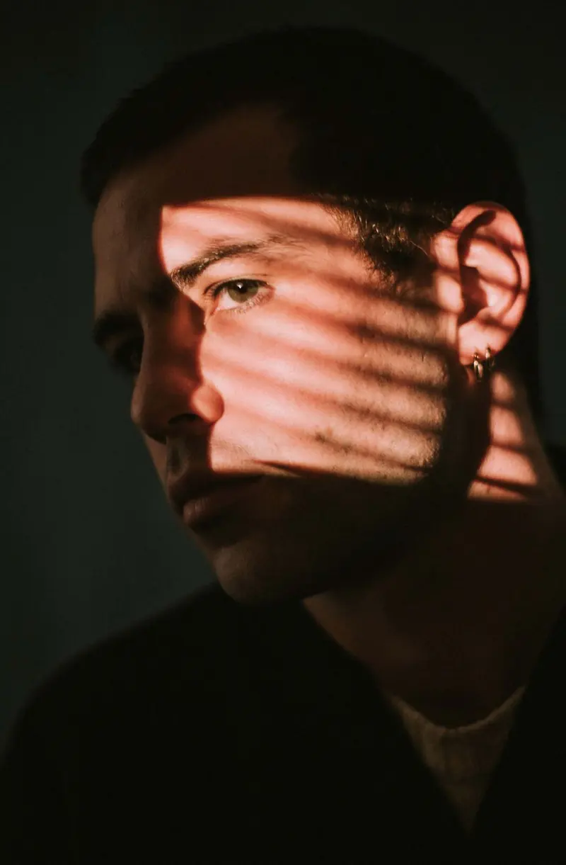 Portrait with blind shadows across the face. Photo by Iheb Fehri