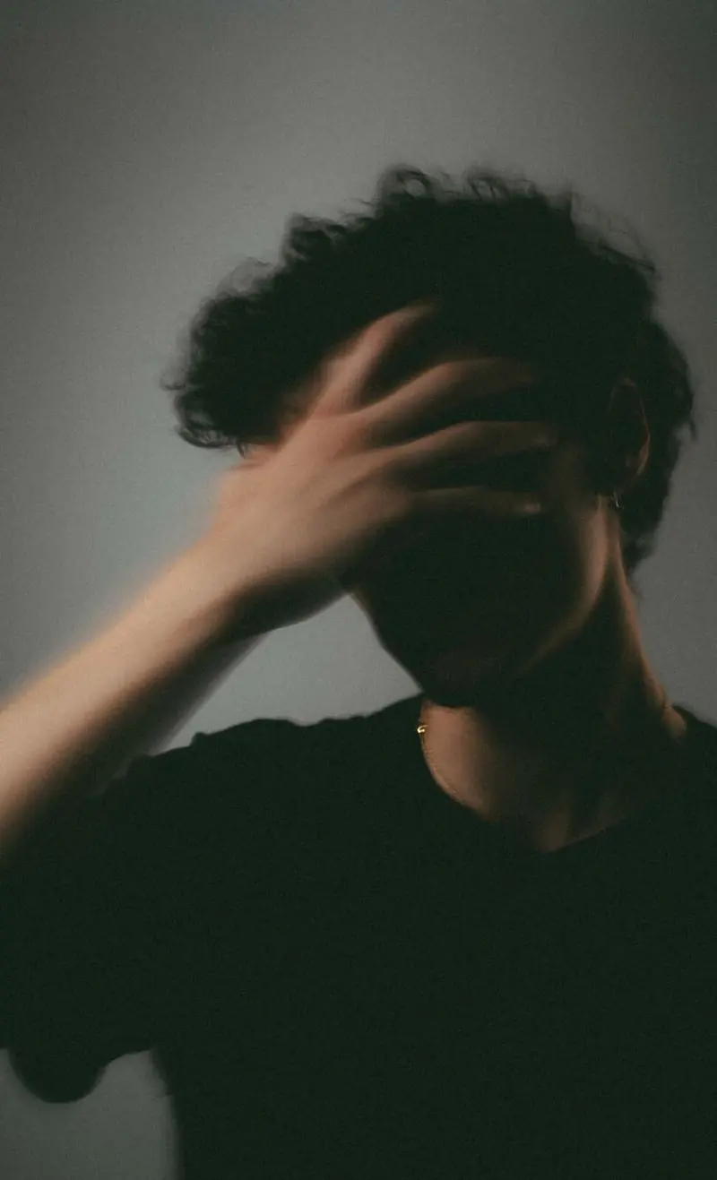 Blurred hand over face, Adam Amara, My studio, 2026. Photo by Iheb Fehri