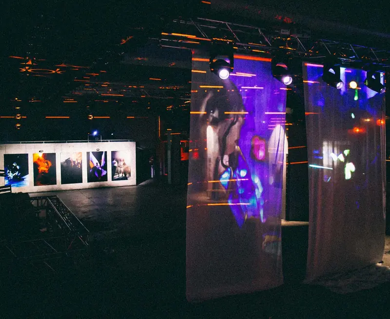 Club with prints and projections. Photo by Iheb Fehri